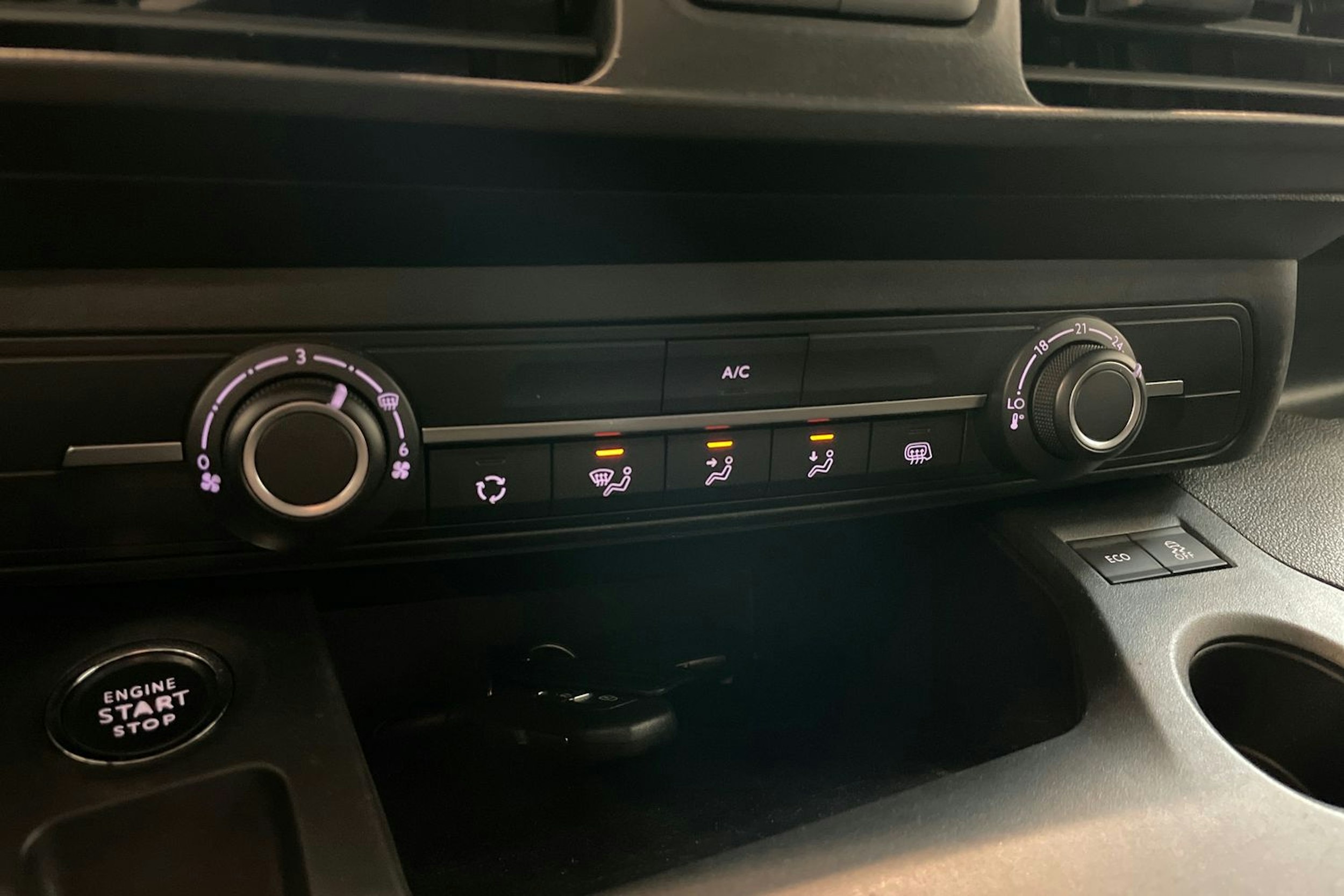 Harmaa Opel COMBO 2019 kuva 22.