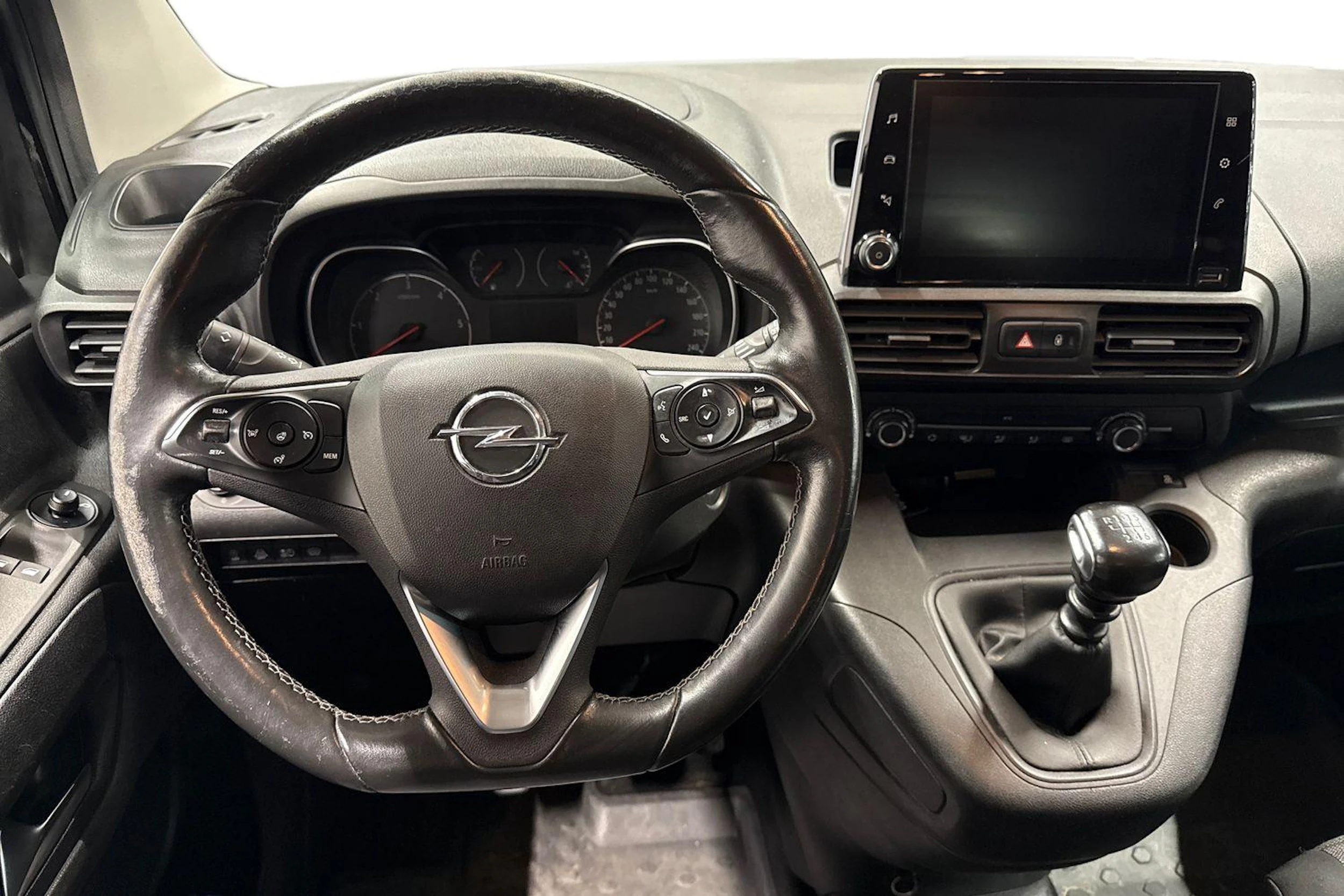 musta Opel Combo 2019 kuva 9.