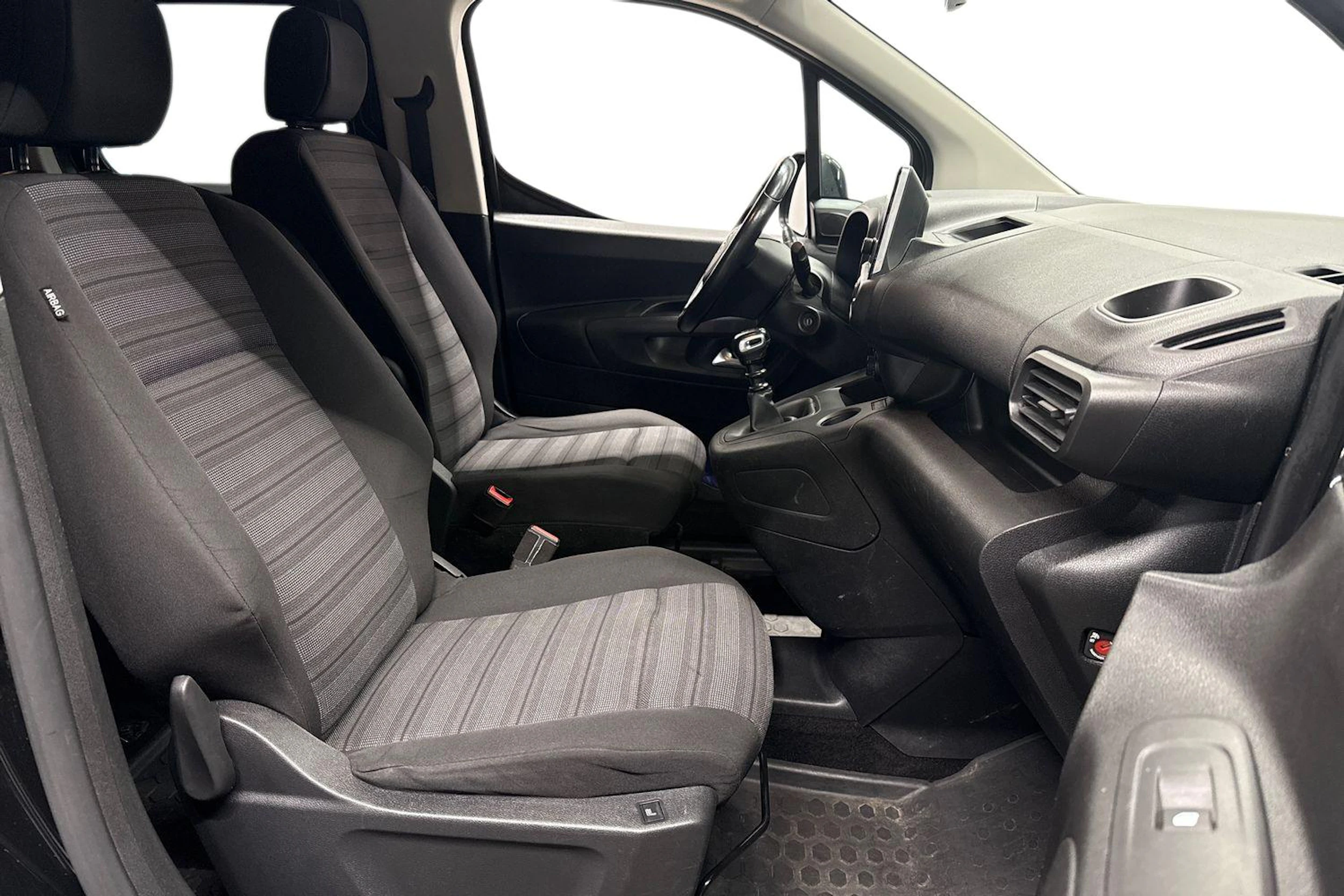 musta Opel Combo 2019 kuva 11.