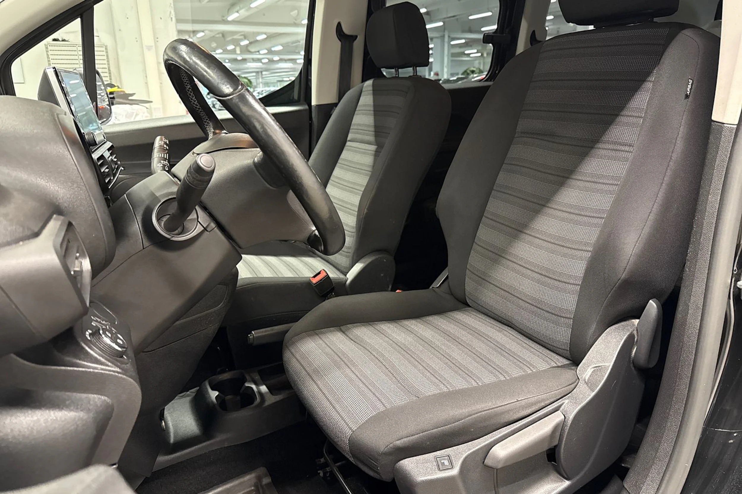 musta Opel Combo 2019 kuva 19.