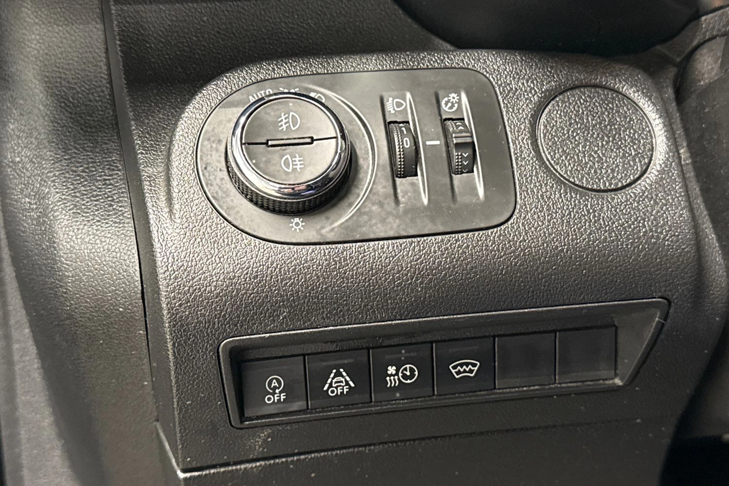 musta Opel Combo 2019 kuva 22.