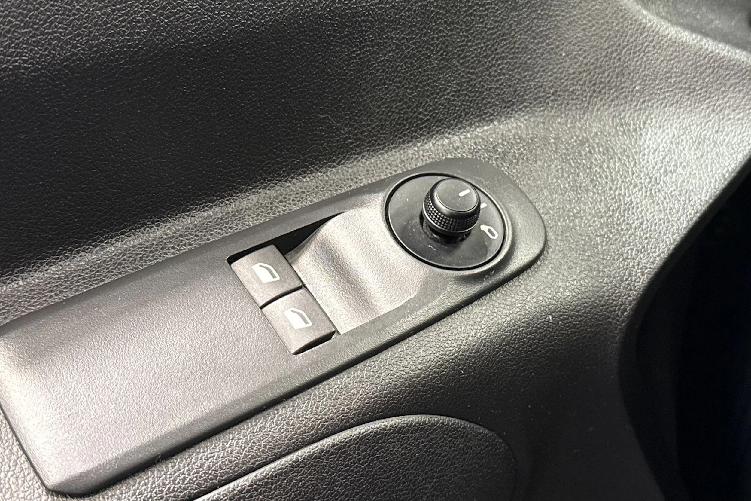musta Opel Combo 2019 kuva 23.