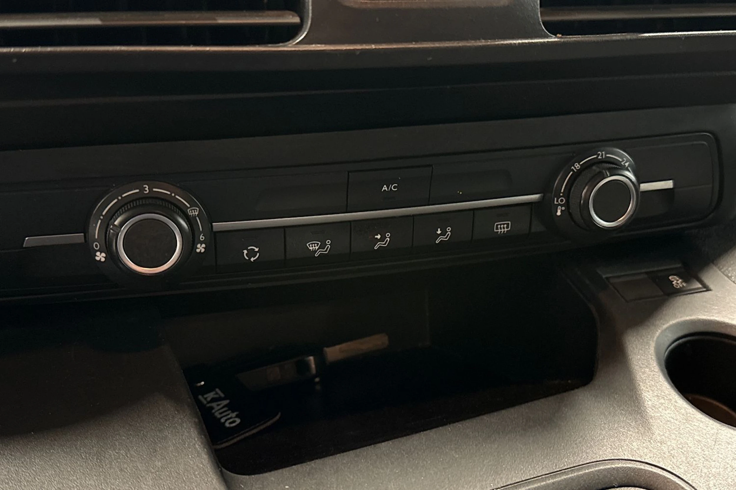 musta Opel Combo 2019 kuva 24.