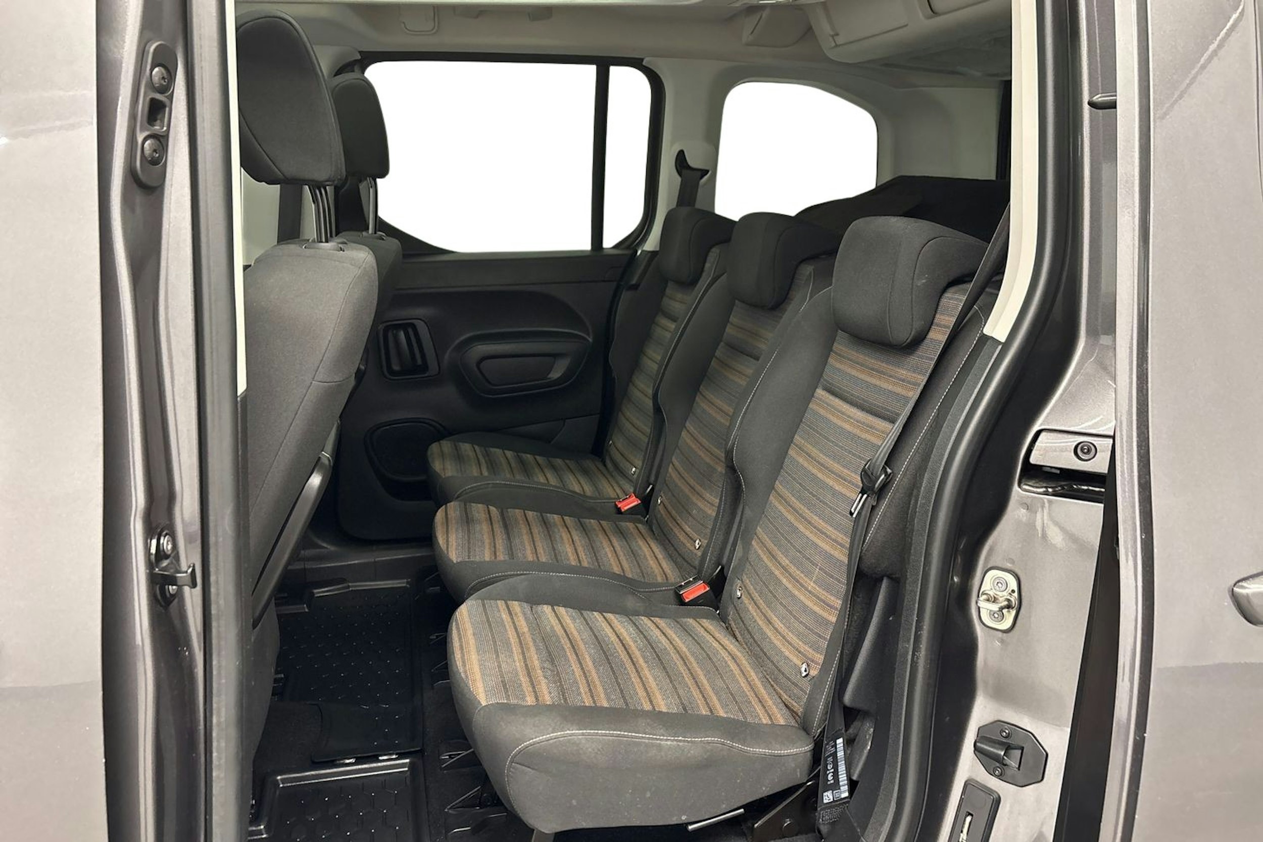 harmaa Opel Combo 2019 kuva 10.