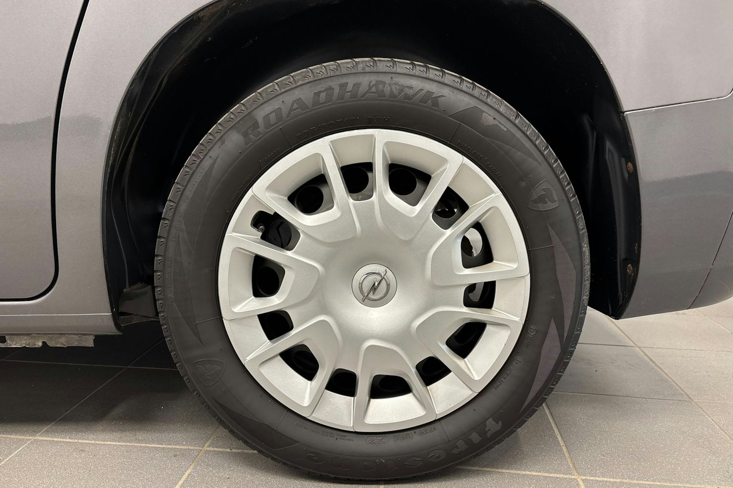 harmaa Opel Combo 2019 kuva 13.
