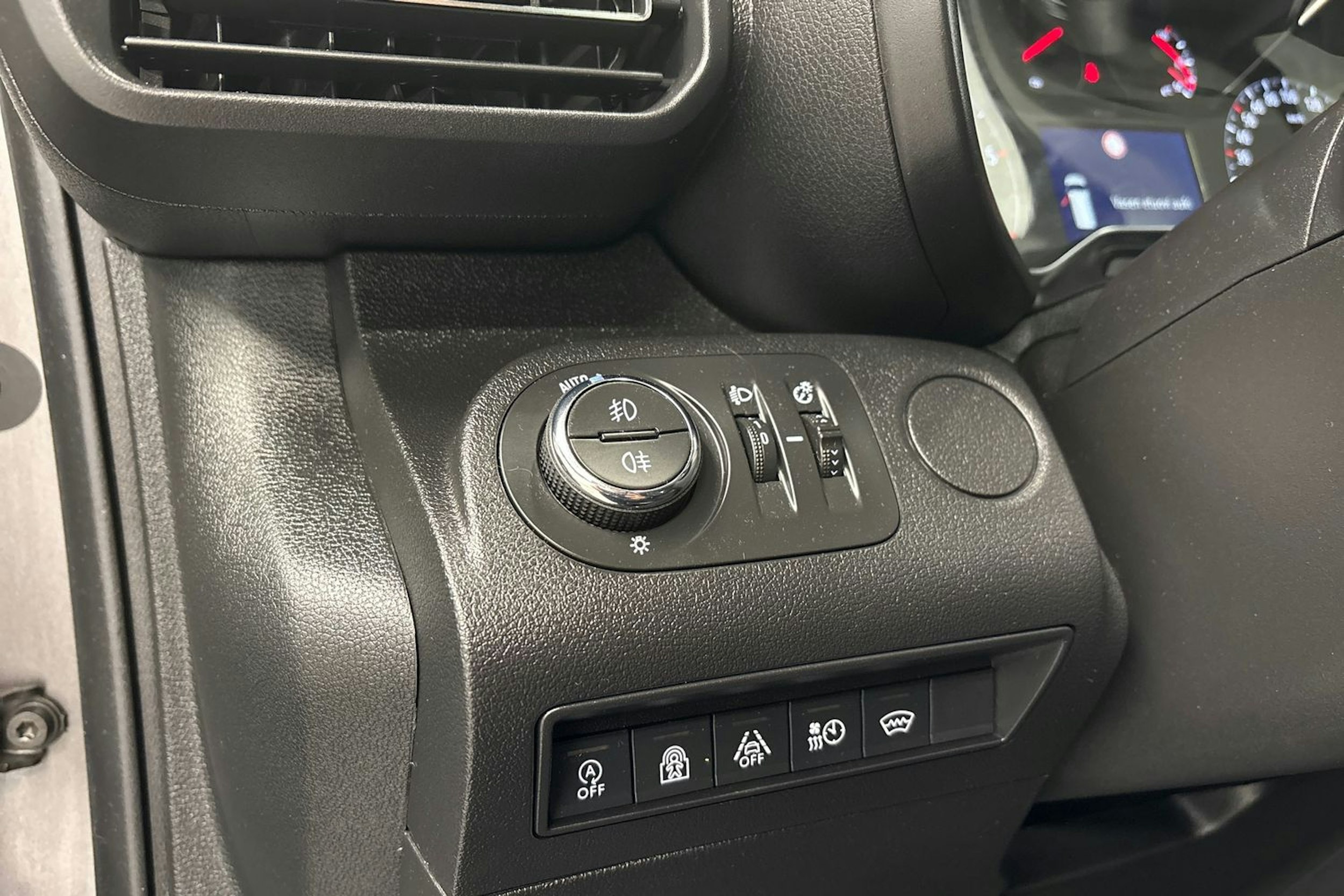harmaa Opel Combo 2019 kuva 17.