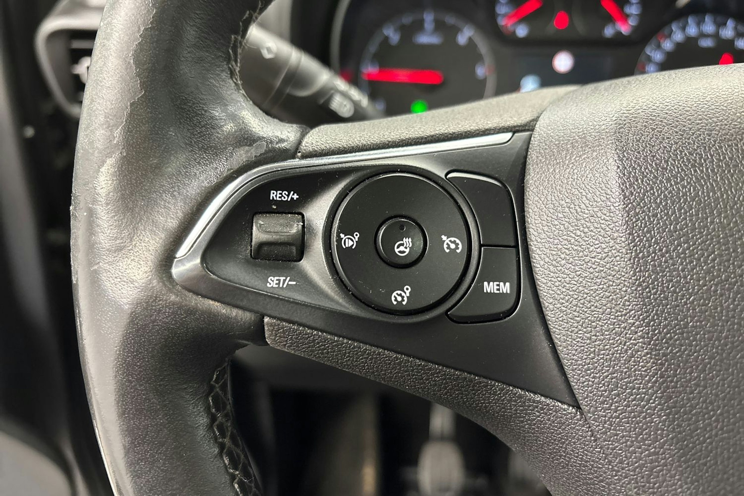 harmaa Opel Combo 2019 kuva 18.