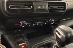 harmaa Opel Combo 2019 kuva 23.