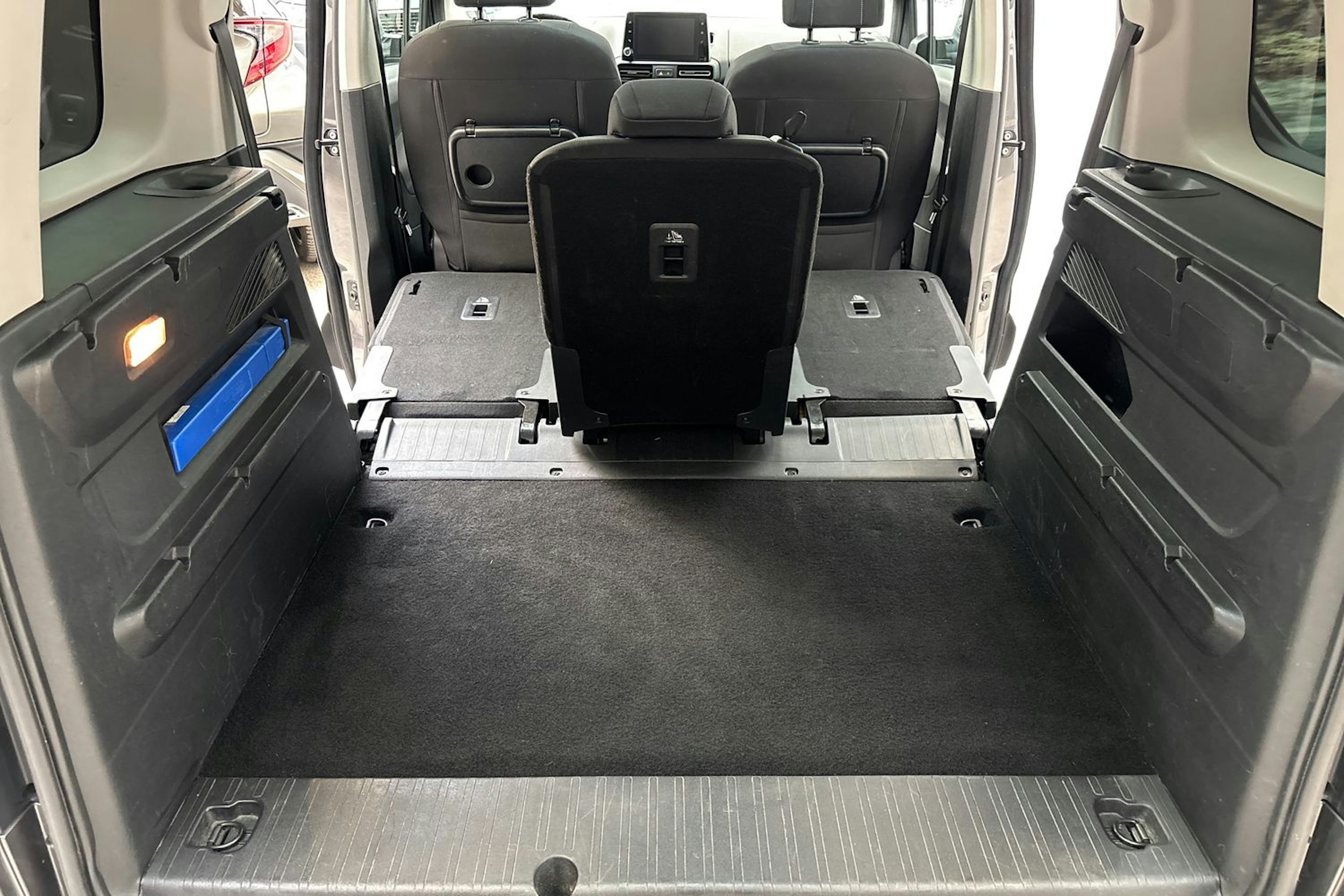 harmaa Opel Combo 2019 kuva 15.