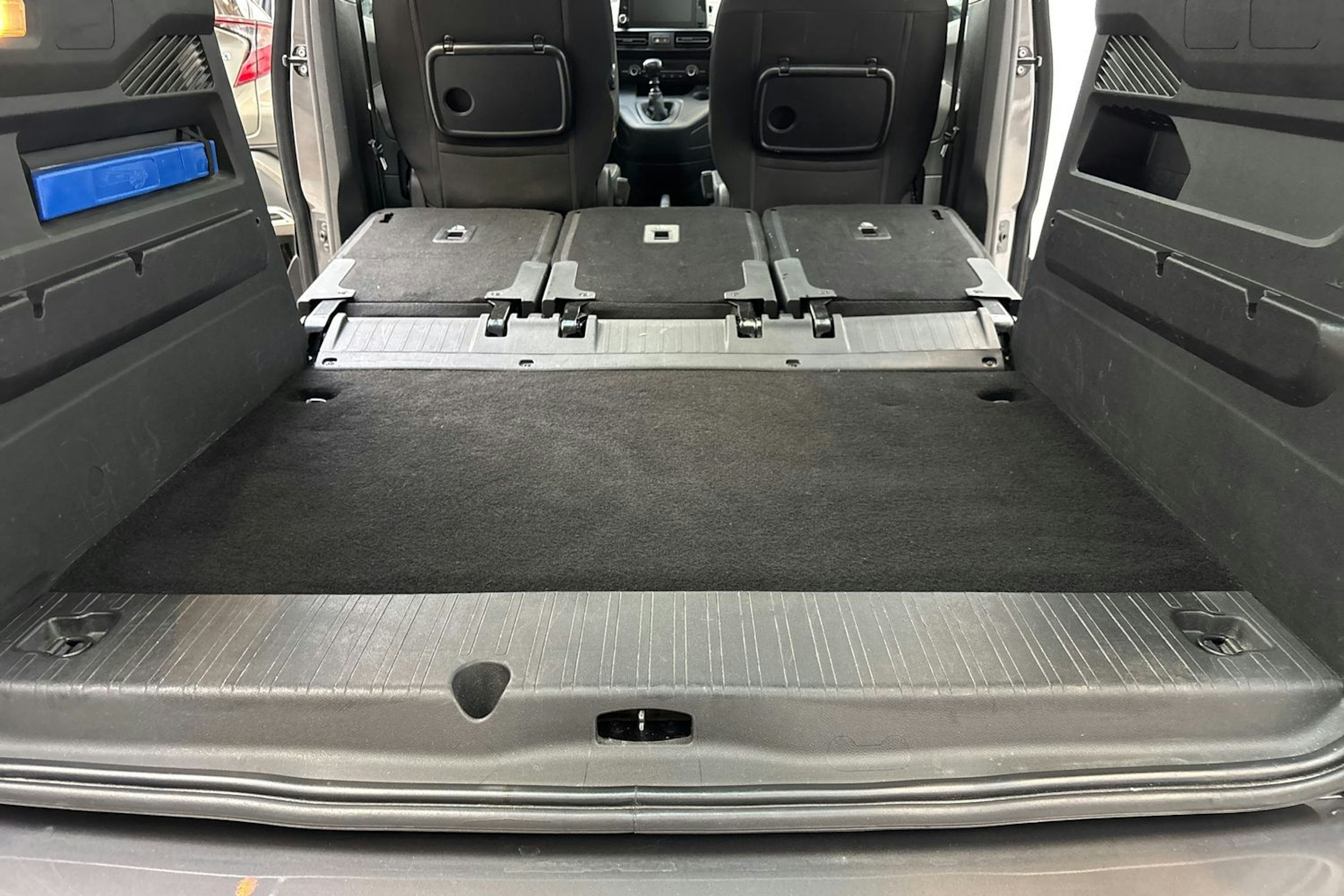 harmaa Opel Combo 2019 kuva 16.