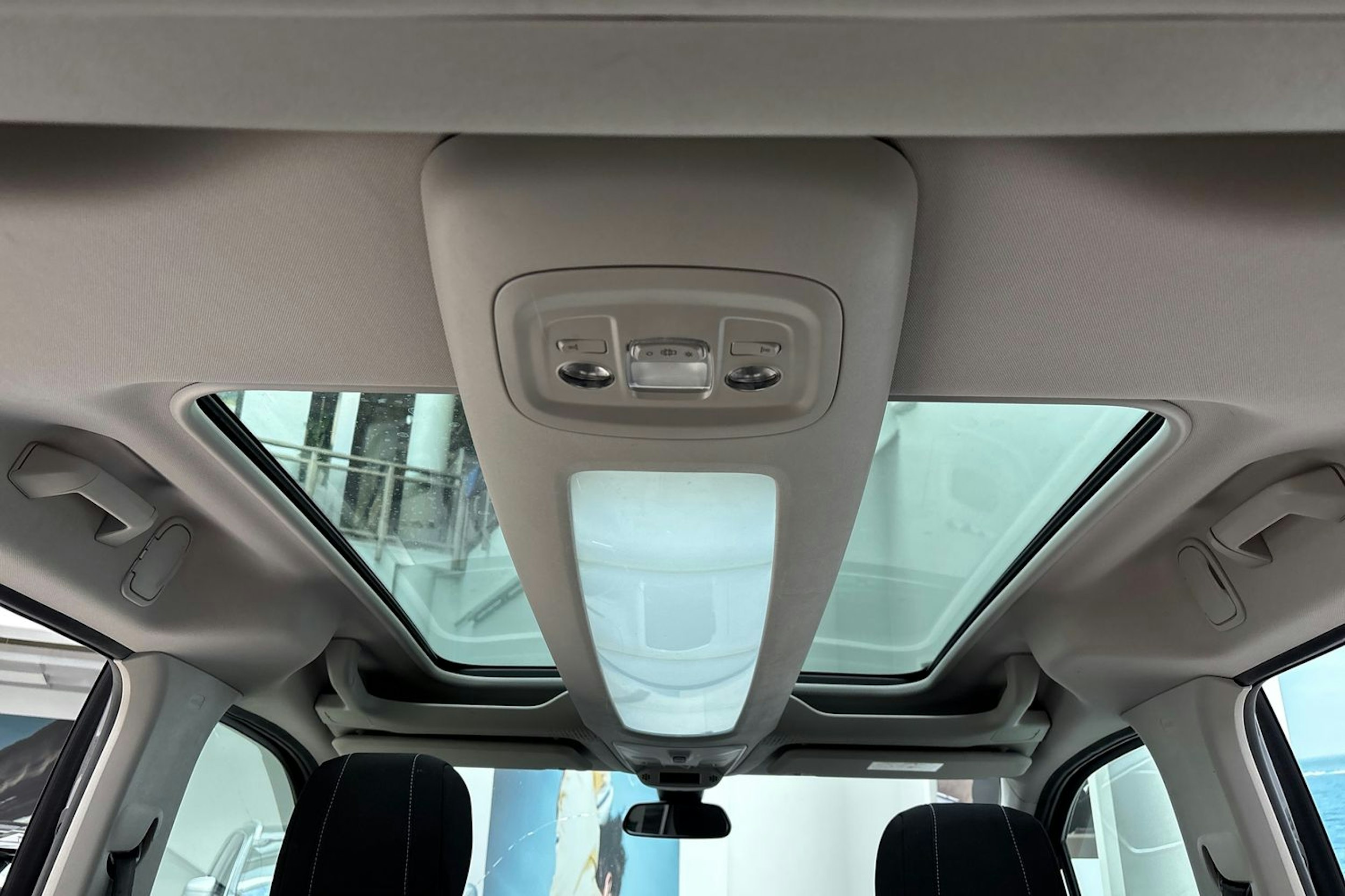harmaa Opel Combo 2019 kuva 19.