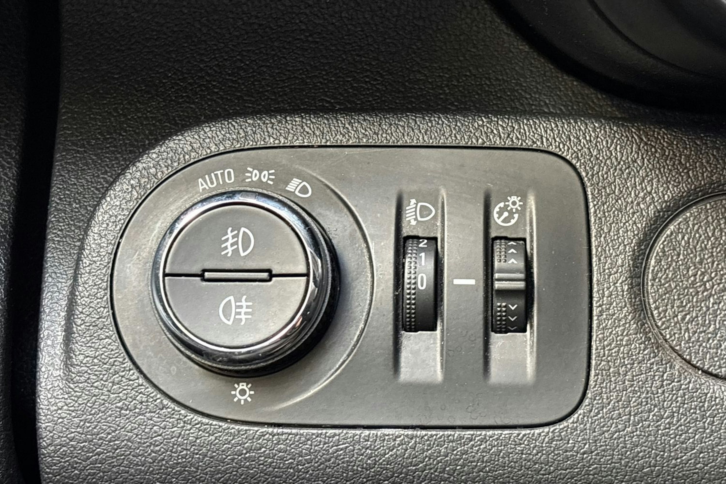 harmaa Opel Combo 2019 kuva 21.