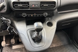 harmaa Opel Combo 2019 kuva 26.