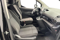 musta Opel Combo 2020 kuva 11.