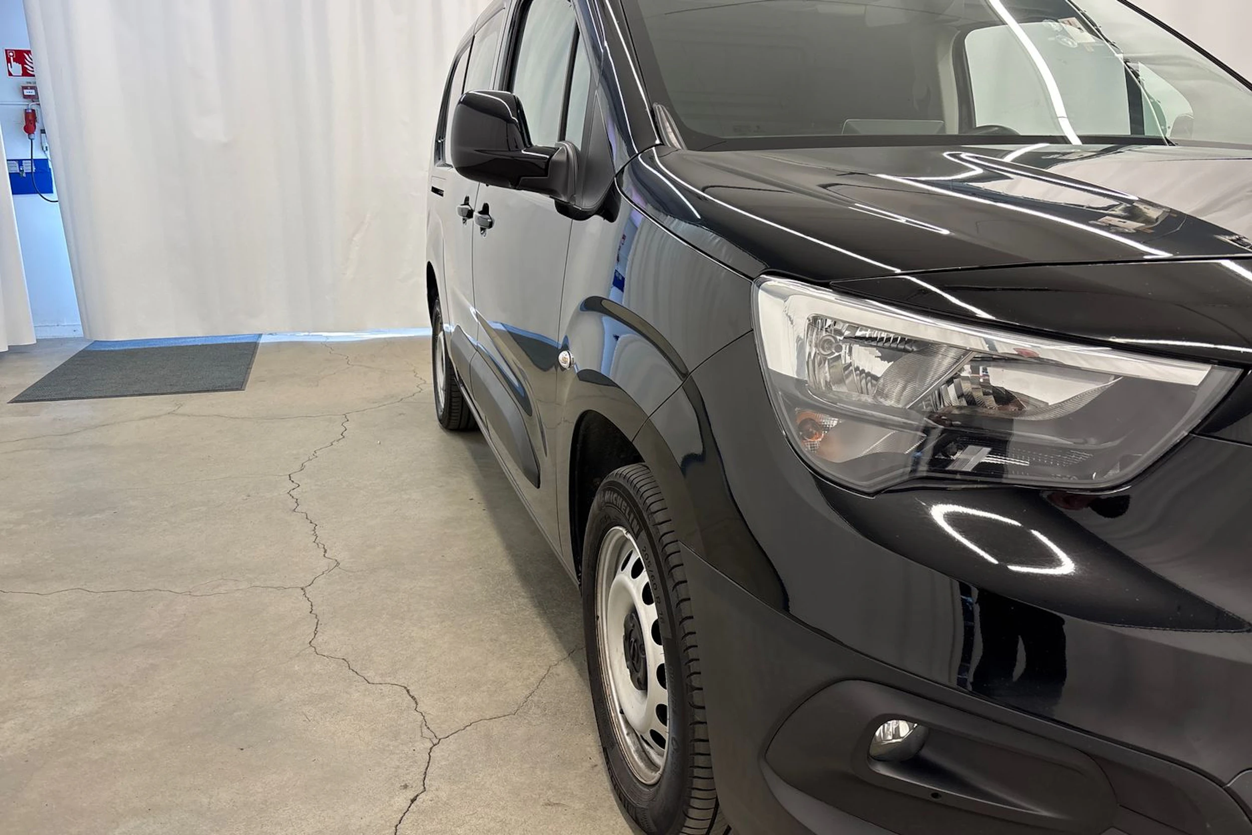 musta Opel Combo 2020 kuva 15.