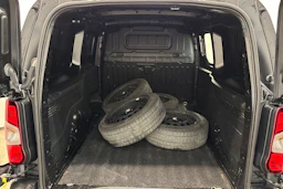 musta Opel Combo 2020 kuva 17.