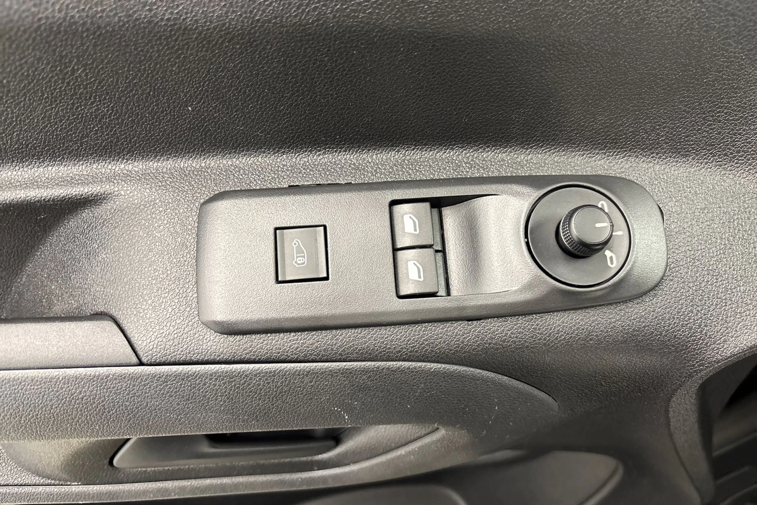 musta Opel Combo 2020 kuva 20.