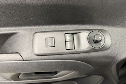 musta Opel Combo 2020 kuva 20.