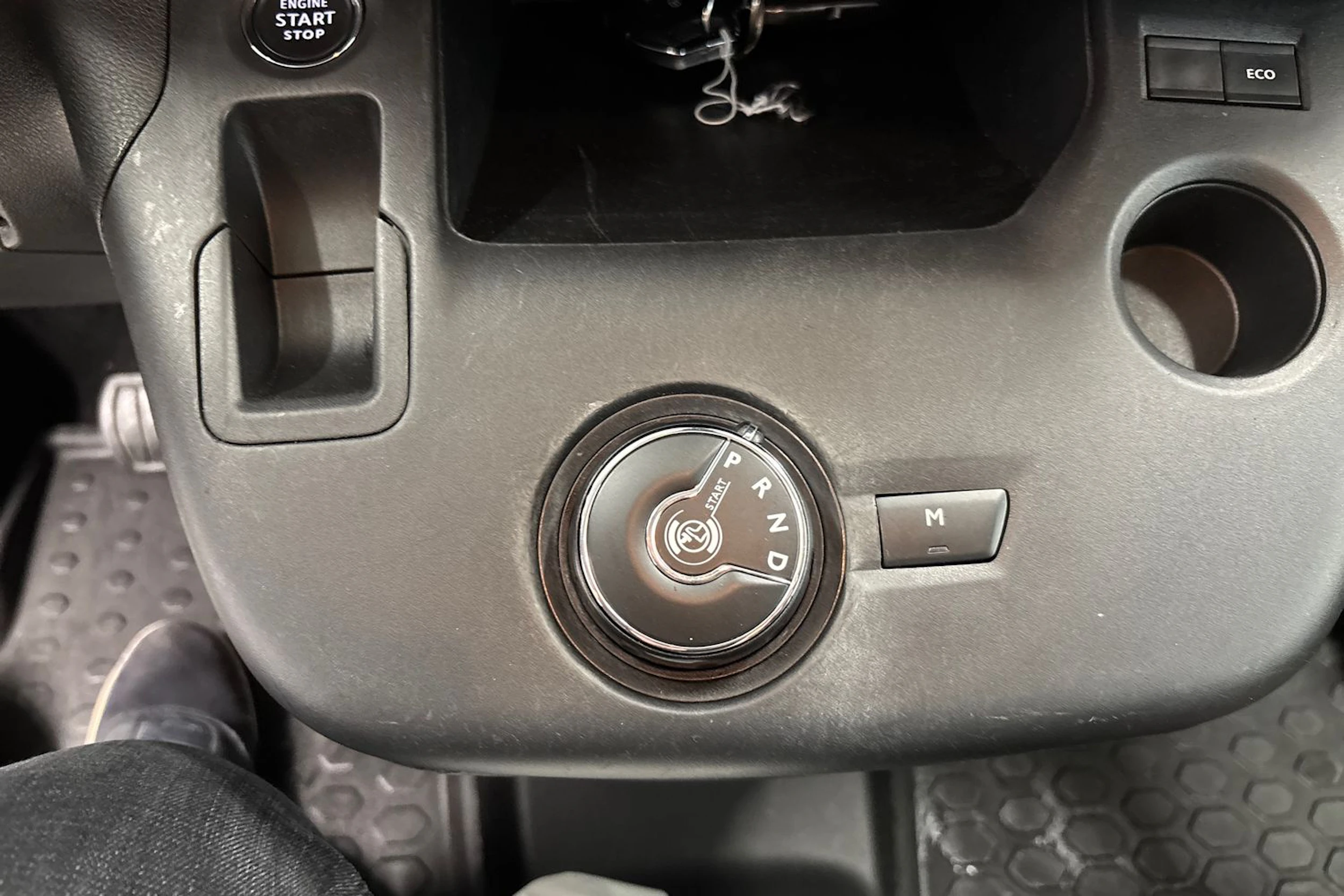 musta Opel Combo 2020 kuva 24.