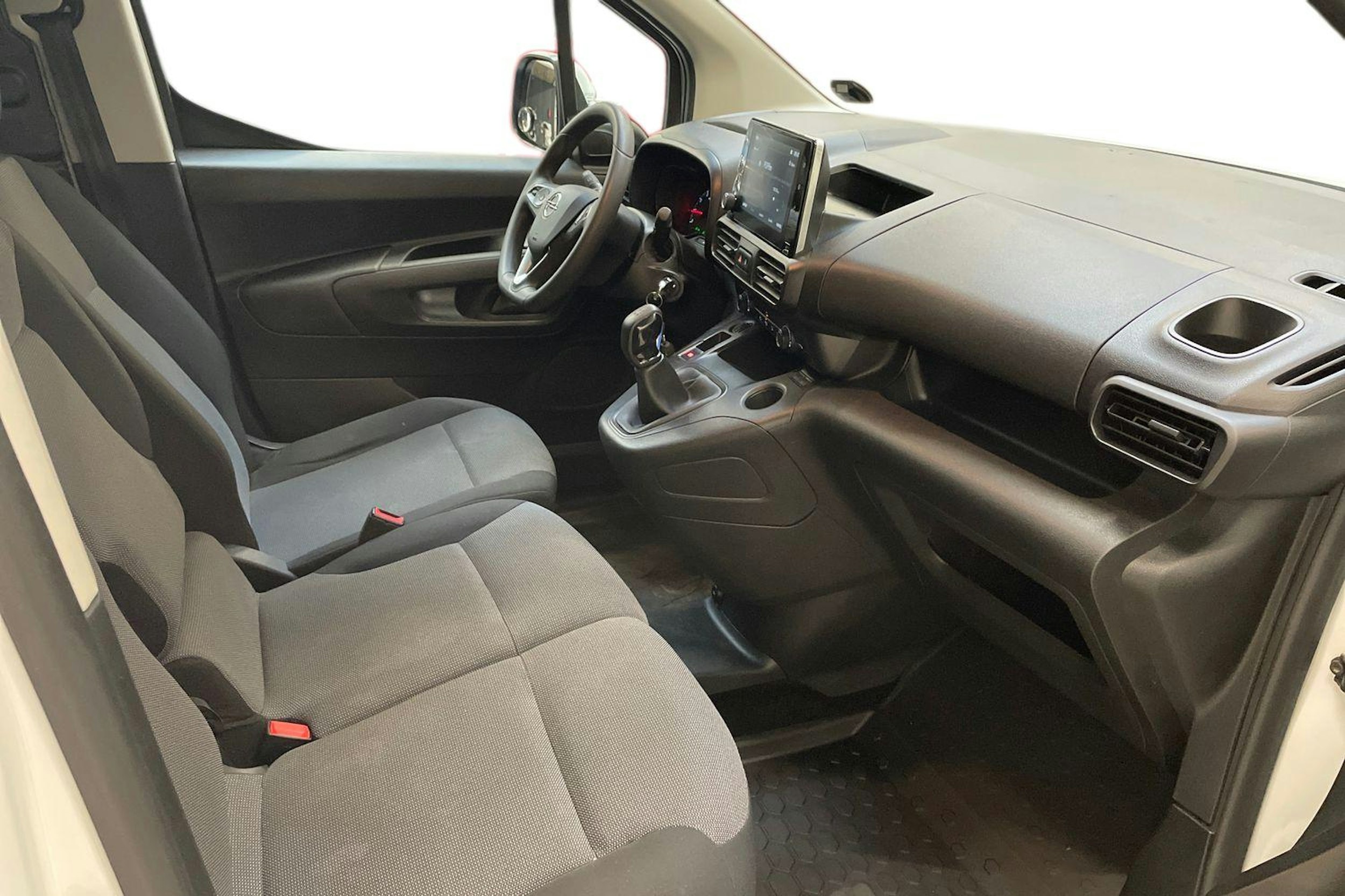 valkoinen Opel Combo 2021 kuva 10.