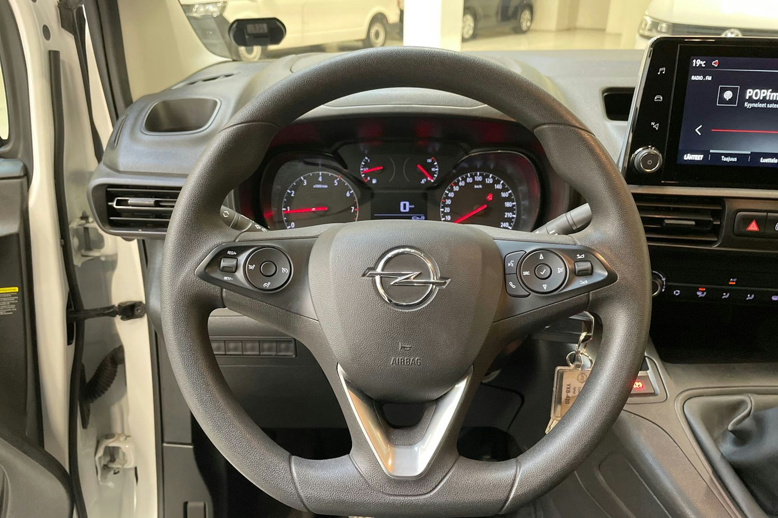 valkoinen Opel Combo 2021 kuva 15.