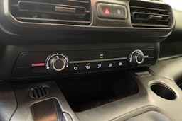 valkoinen Opel Combo 2021 kuva 16.