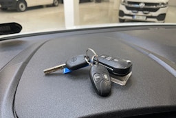 valkoinen Opel Combo 2021 kuva 17.