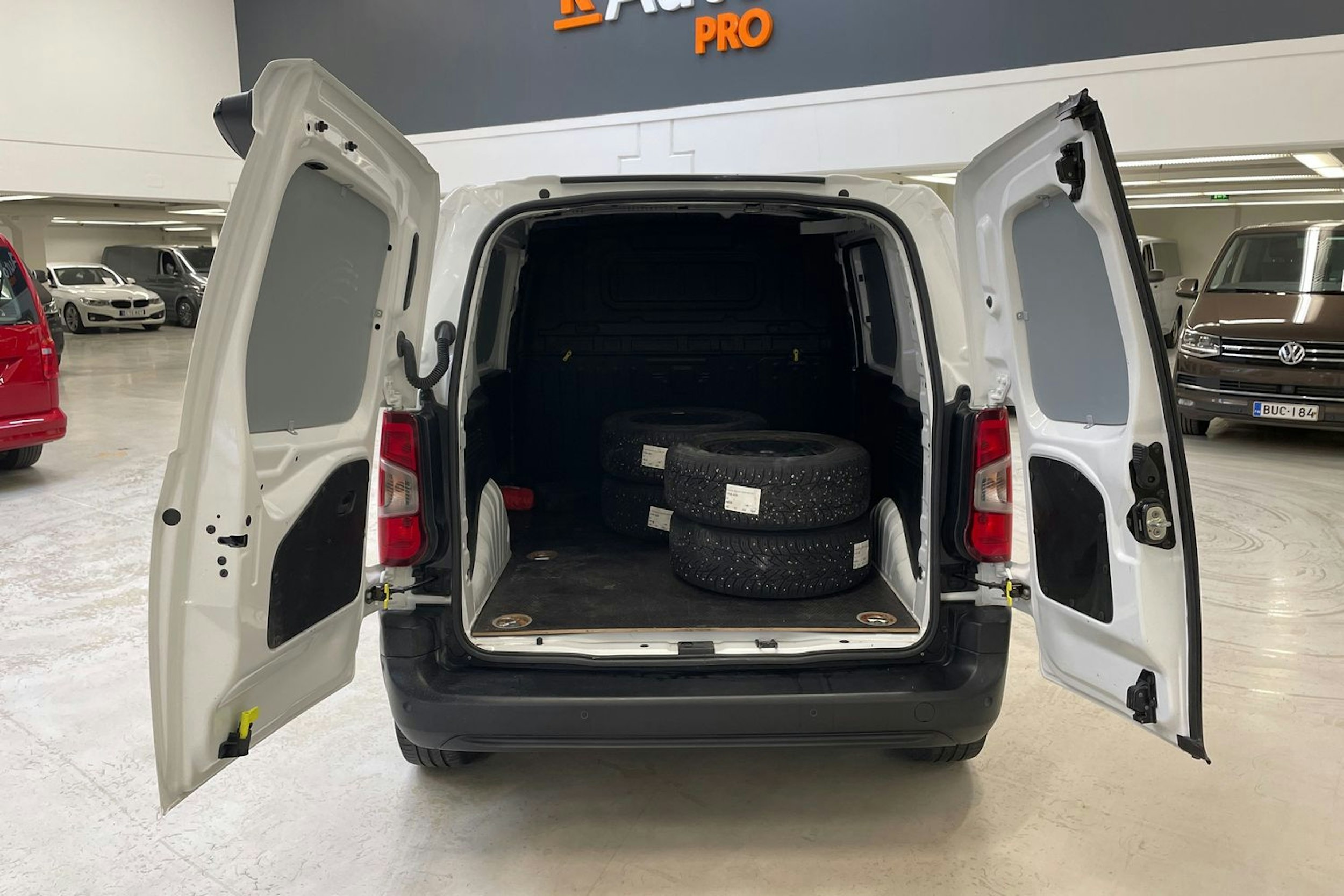 valkoinen Opel Combo 2021 kuva 18.