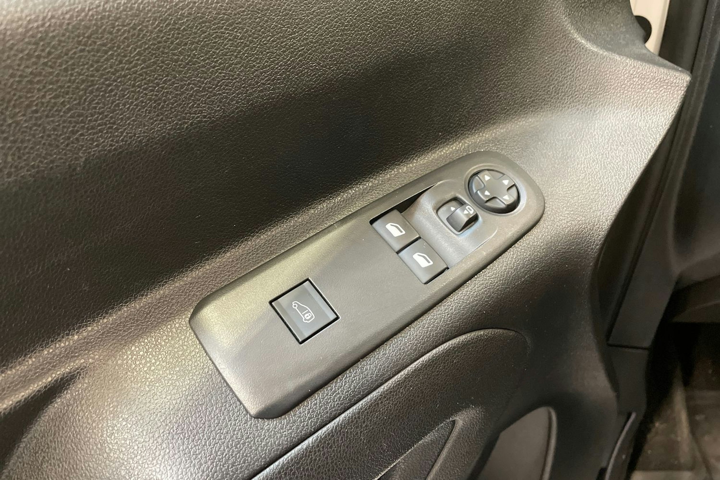 valkoinen Opel Combo 2021 kuva 20.