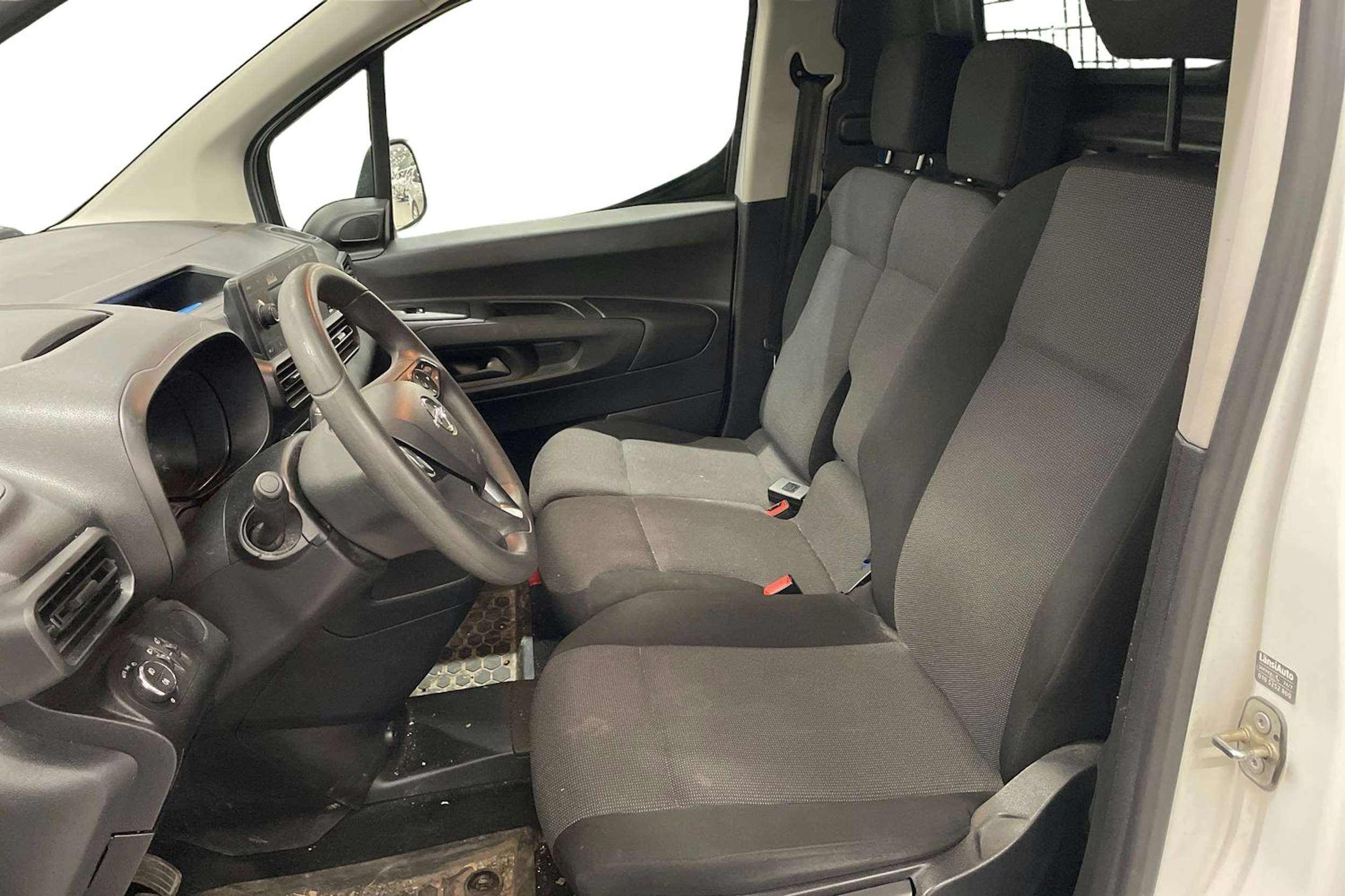 valkoinen Opel Combo 2022 kuva 3.