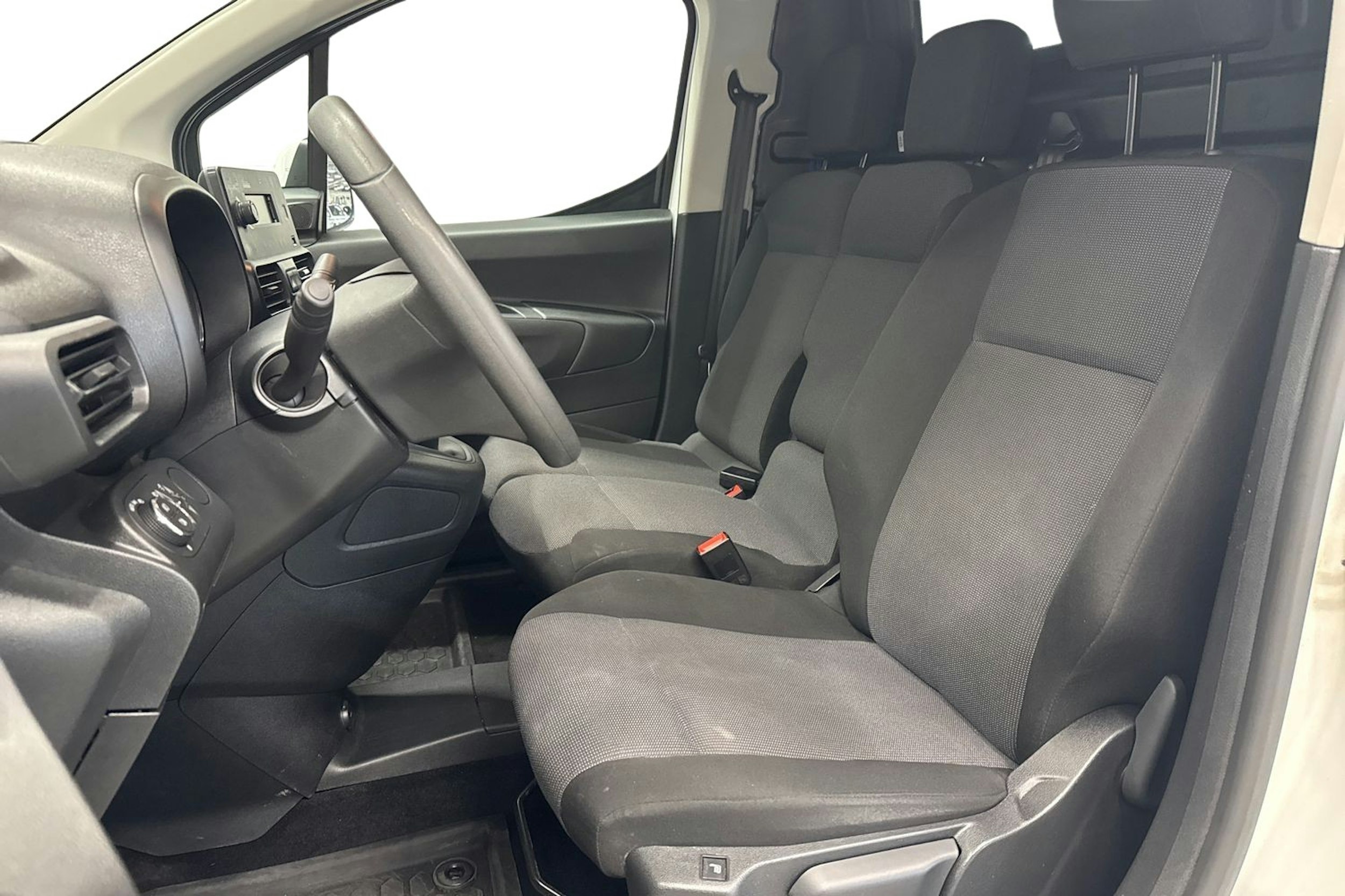 valkoinen Opel Combo 2022 kuva 7.