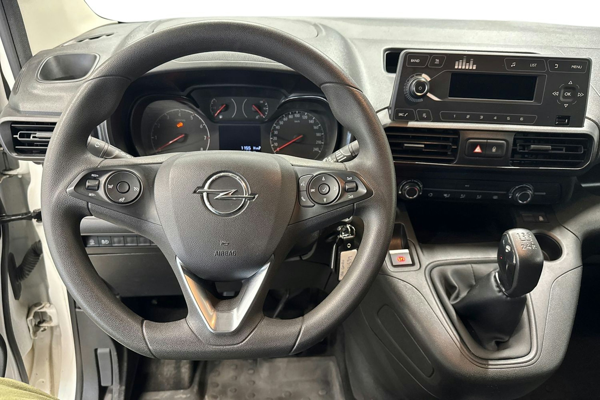 valkoinen Opel Combo 2022 kuva 9.