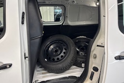 valkoinen Opel Combo 2022 kuva 15.