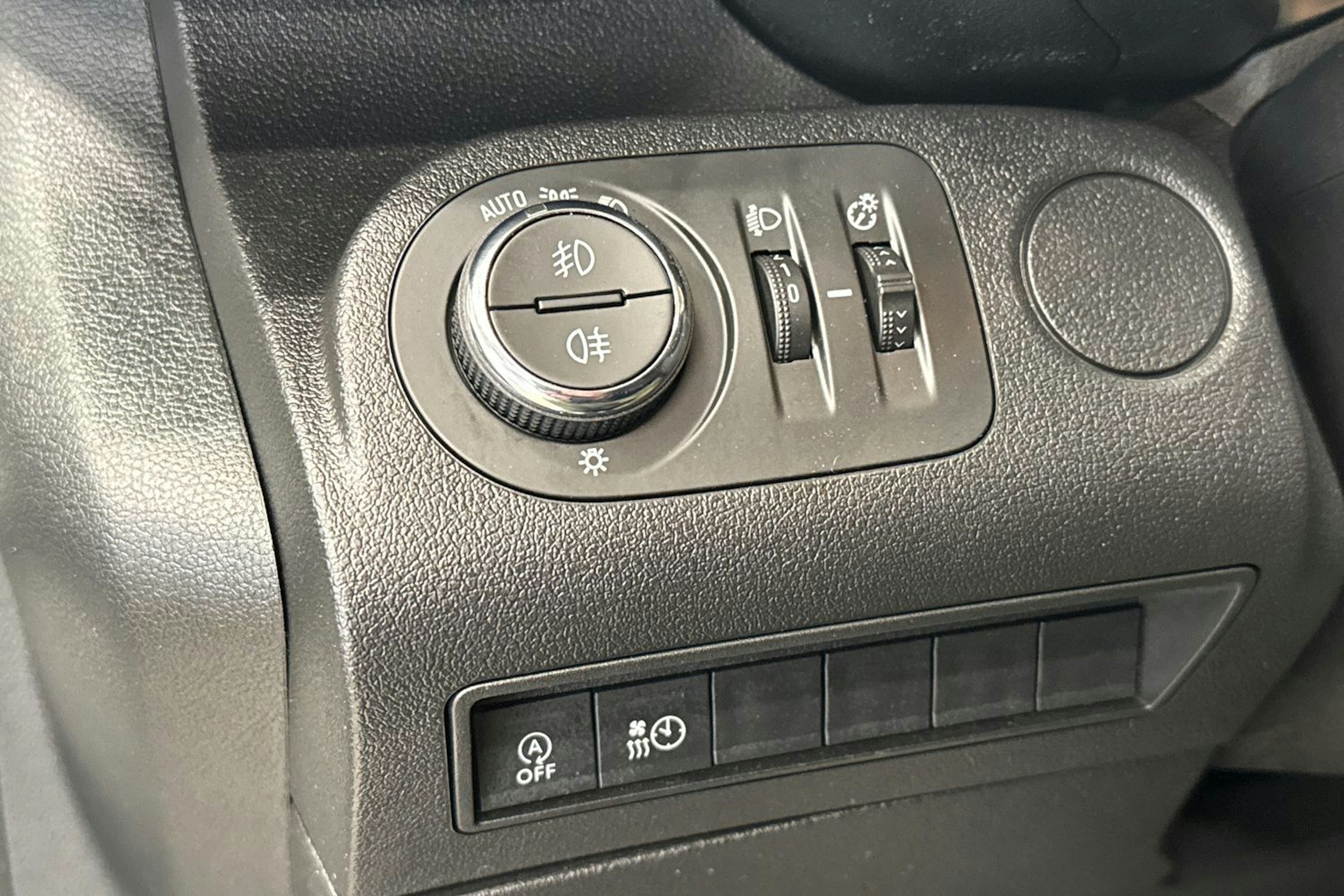 valkoinen Opel Combo 2022 kuva 16.