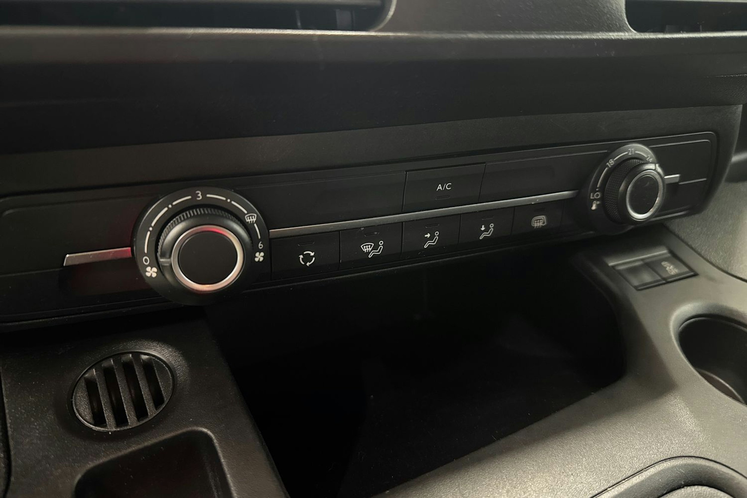 valkoinen Opel Combo 2022 kuva 19.
