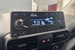 valkoinen Opel Combo 2022 kuva 20.