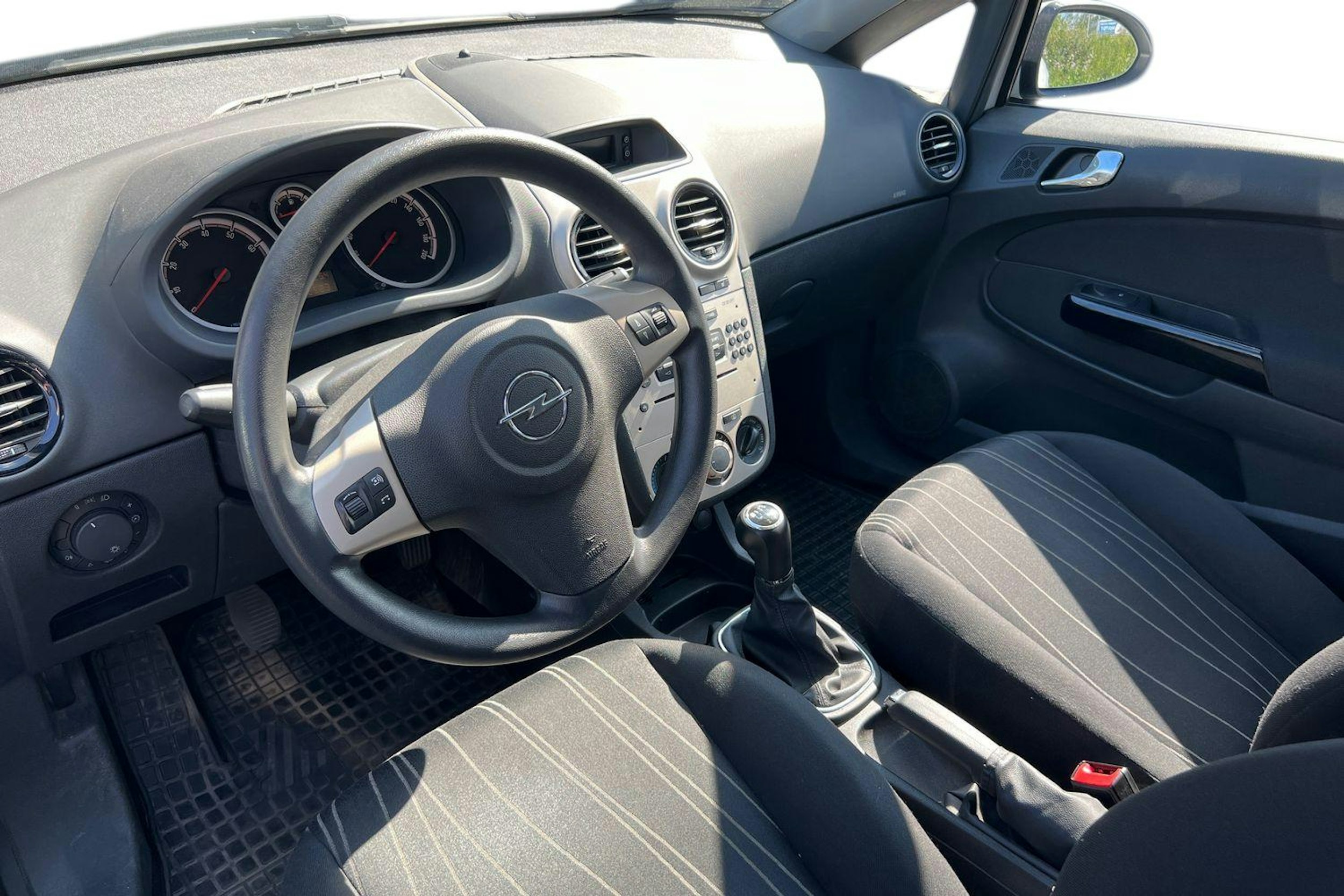 valkoinen Opel Corsa 2007 kuva 3.