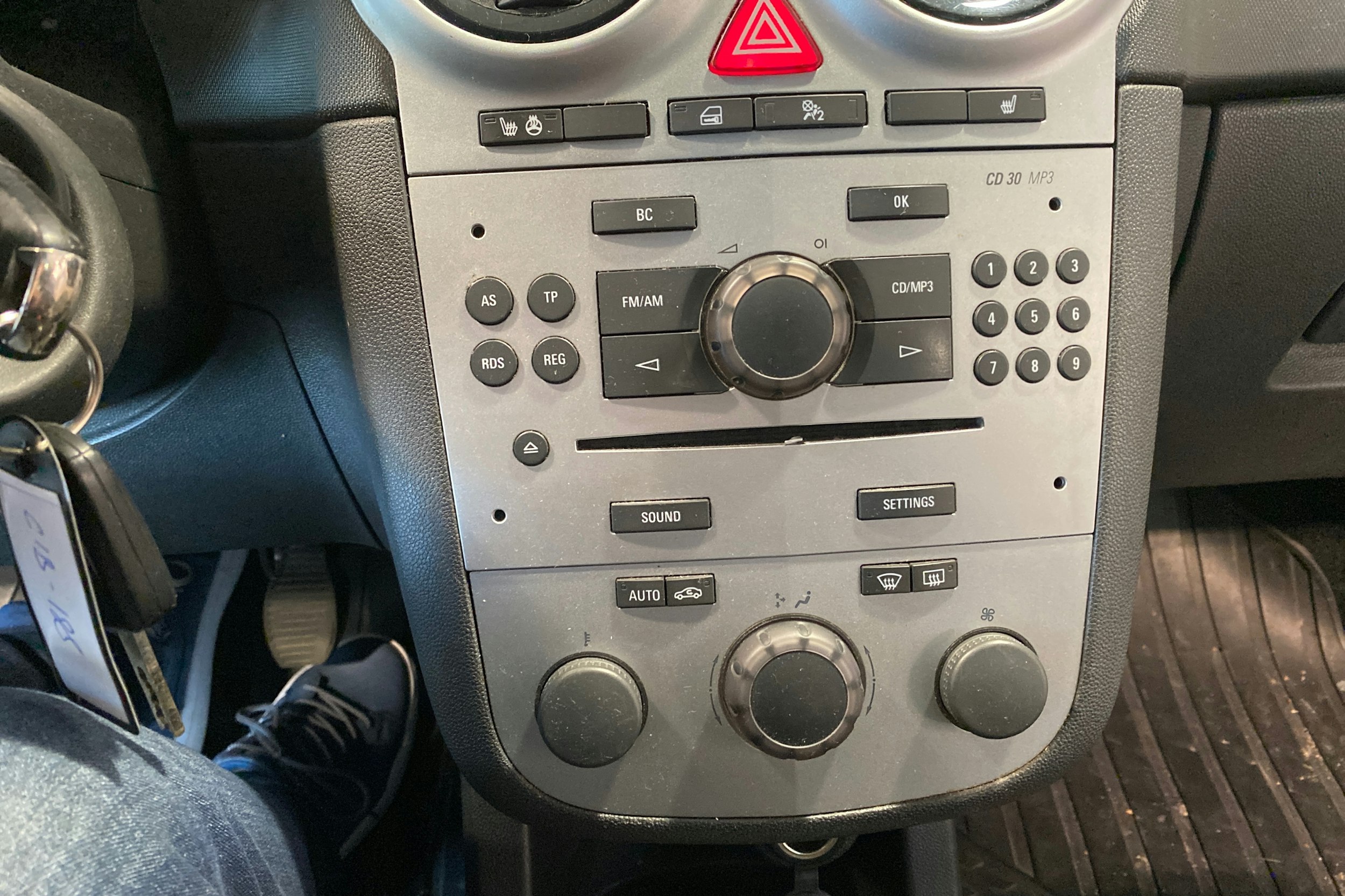 Ruskea (beige) Opel CORSA 2011 kuva 17.