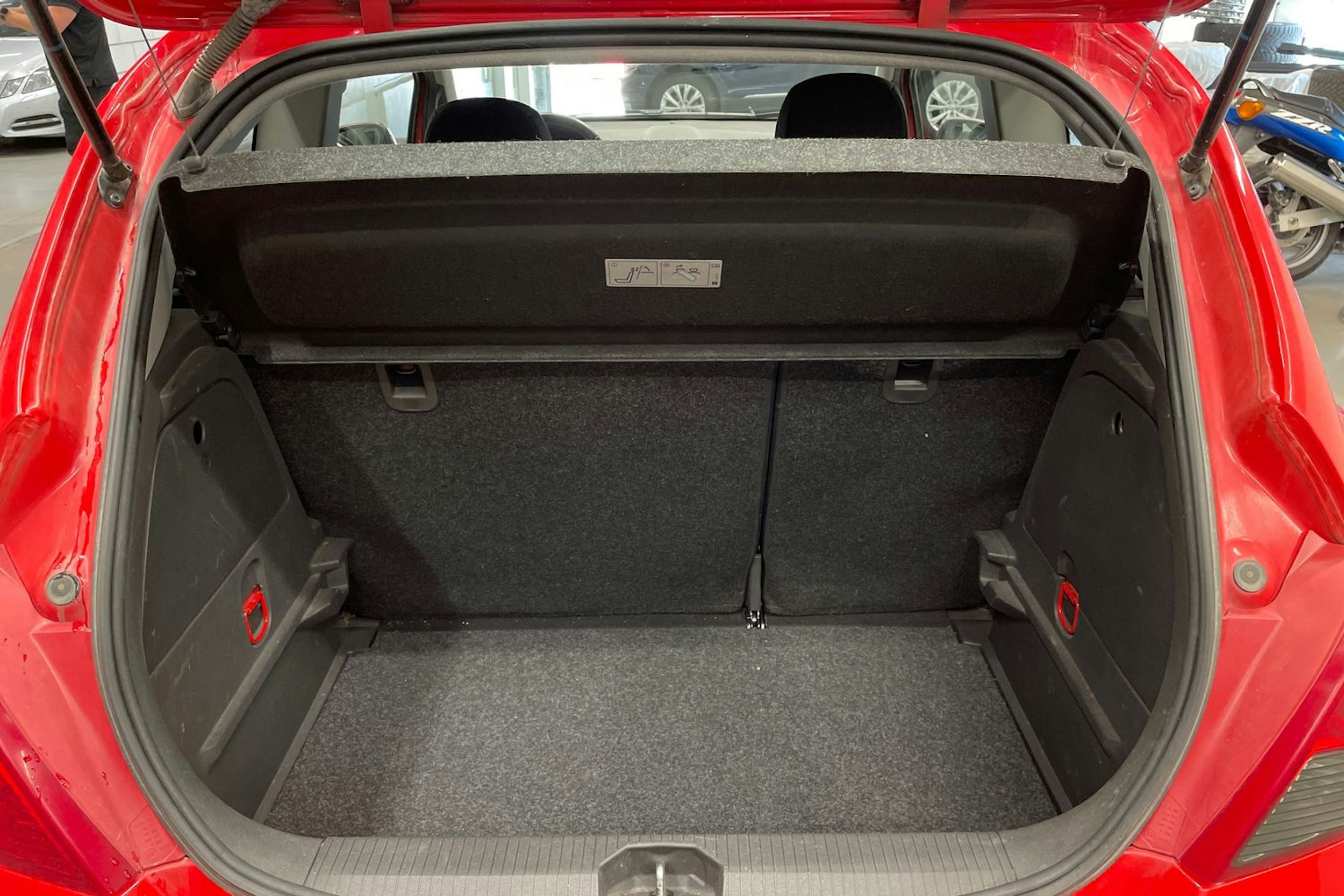 Punainen Opel CORSA 2011 kuva 14.