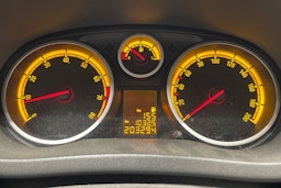 Punainen Opel CORSA 2011 kuva 15.
