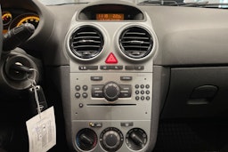 Punainen Opel CORSA 2011 kuva 16.