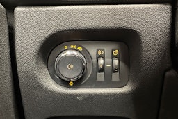 Punainen Opel CORSA 2011 kuva 18.