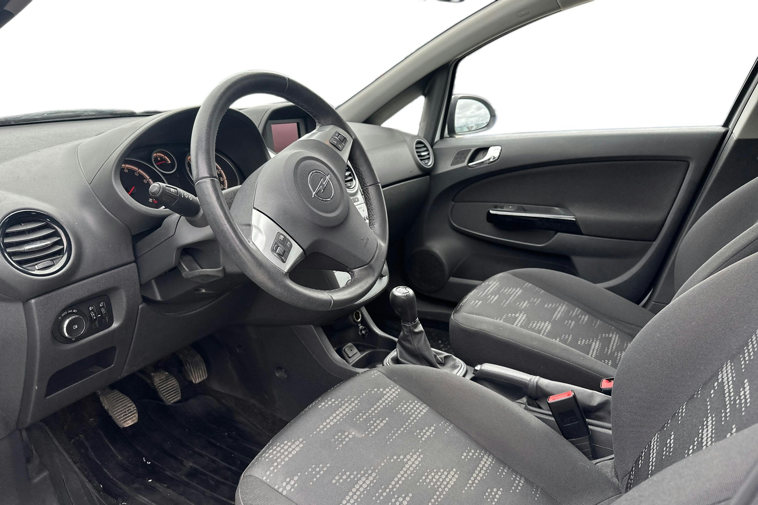 valkoinen Opel Corsa 2012 kuva 3.