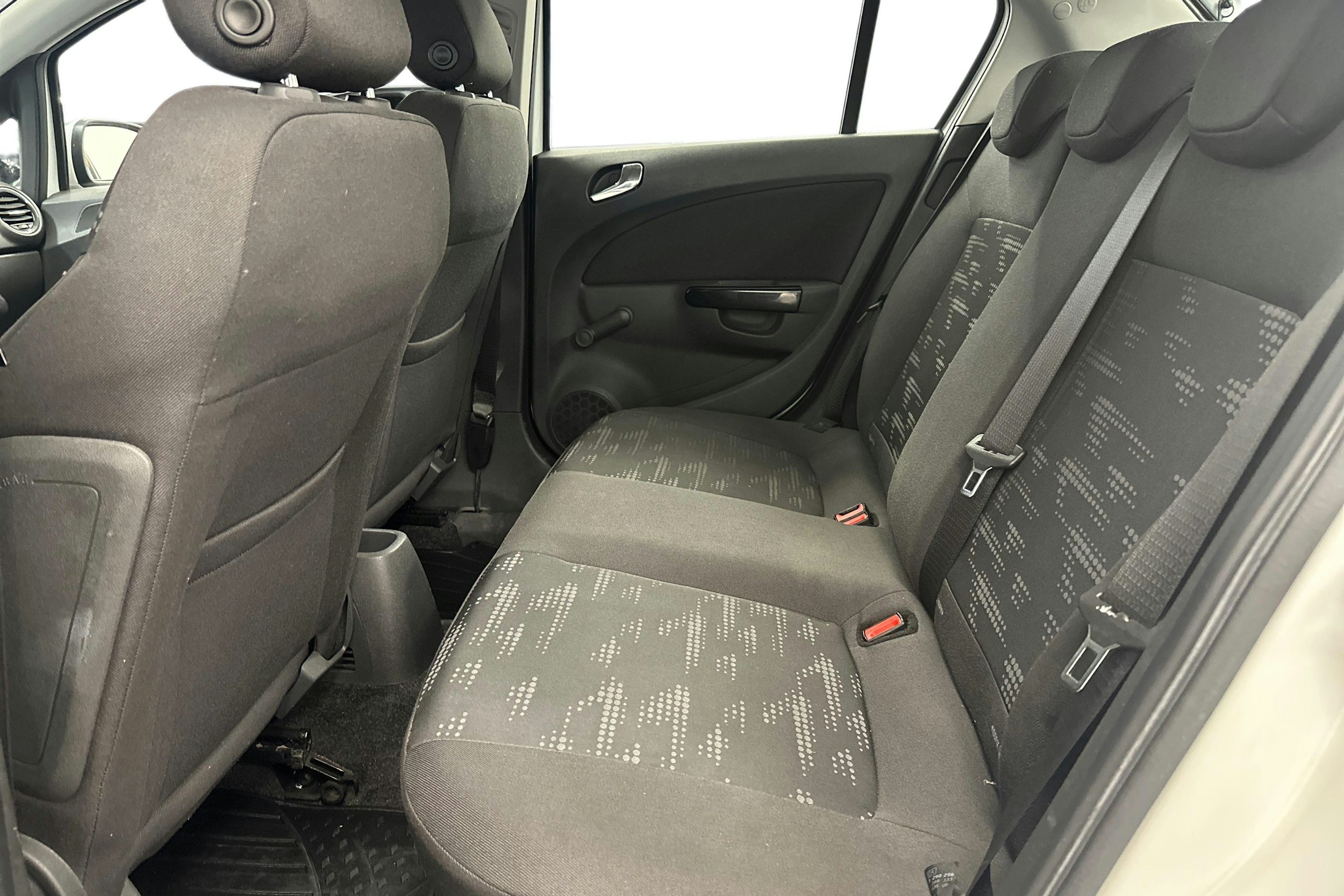 valkoinen Opel Corsa 2012 kuva 10.