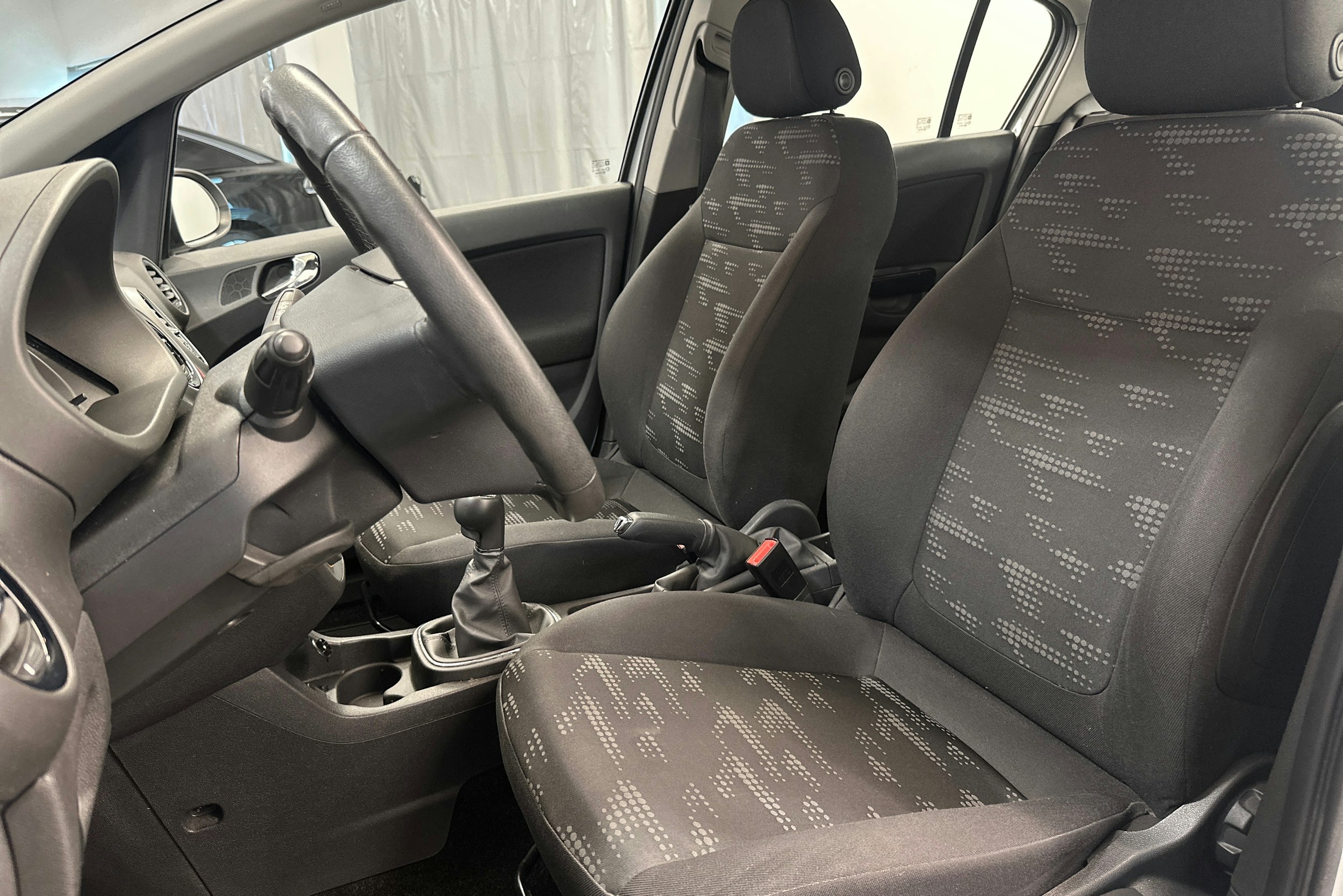 valkoinen Opel Corsa 2012 kuva 14.