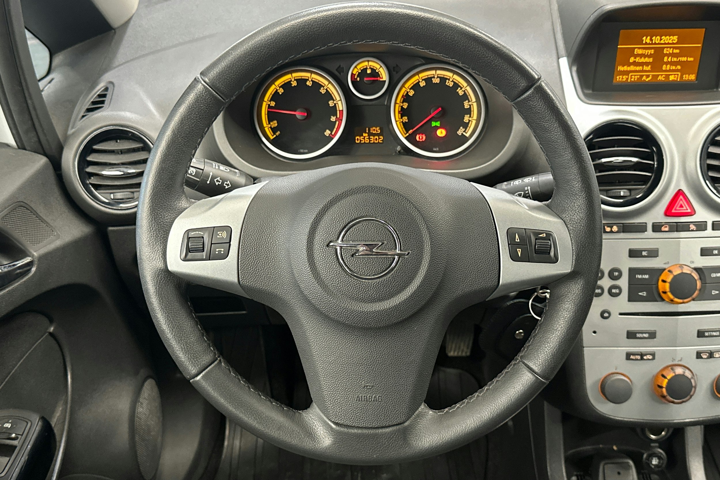 valkoinen Opel Corsa 2012 kuva 15.