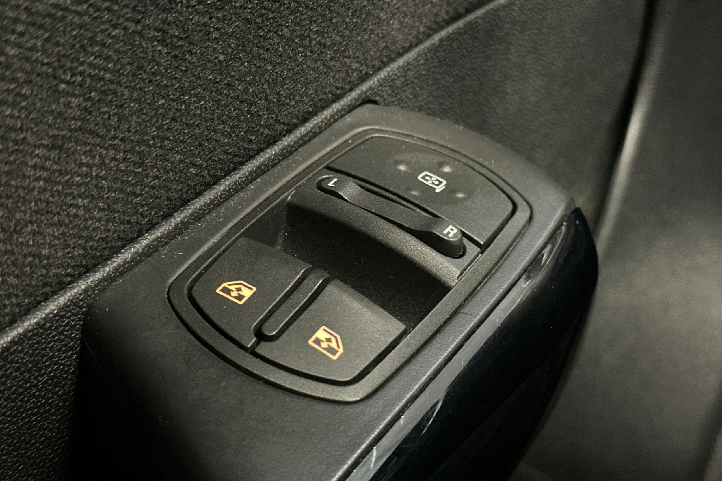 valkoinen Opel Corsa 2012 kuva 17.