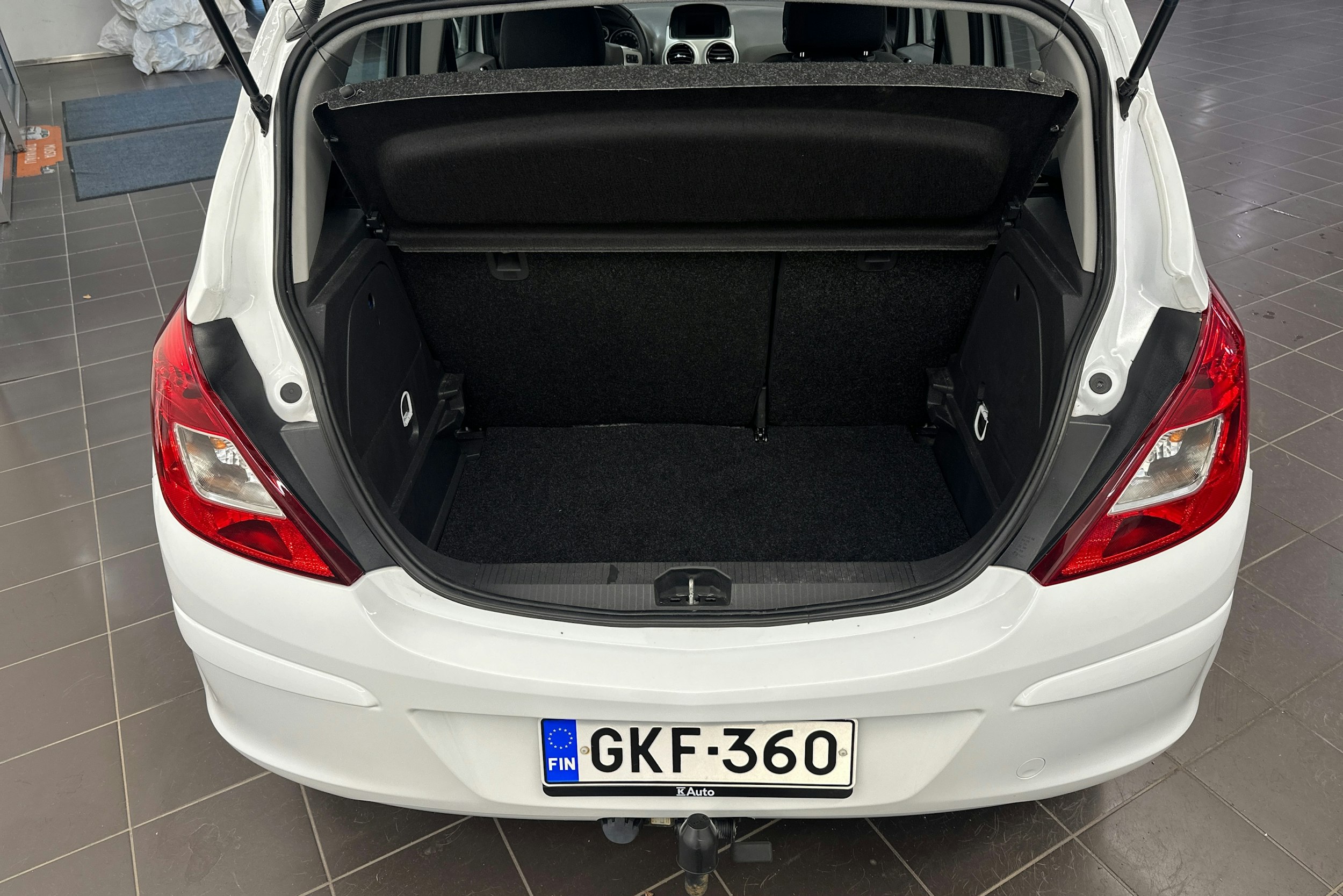 valkoinen Opel Corsa 2012 kuva 20.