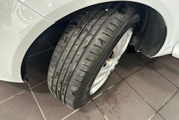 valkoinen Opel Corsa 2012 kuva 22.