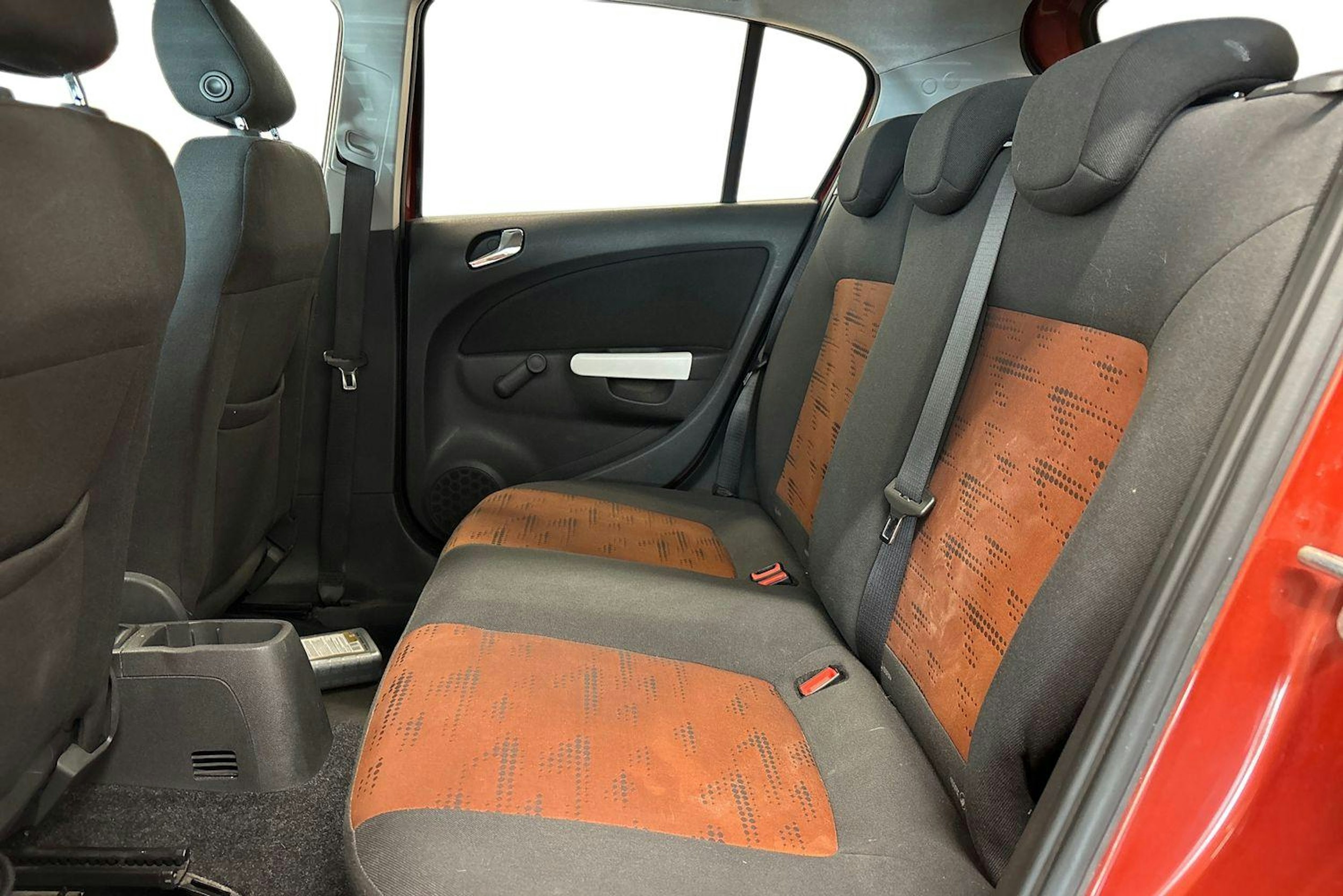 punainen Opel Corsa 2012 kuva 8.